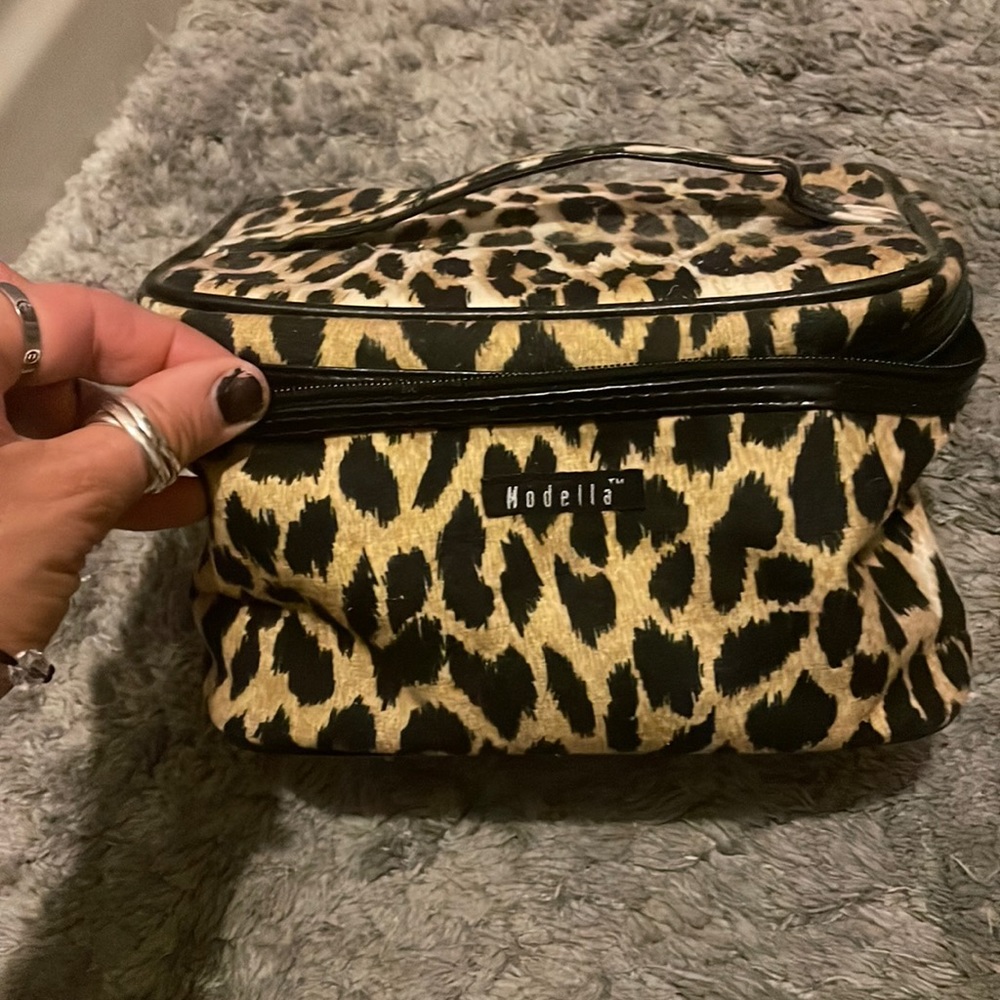 Modello preowned makeup case leopard pint zip top mirror n filled w/makeup